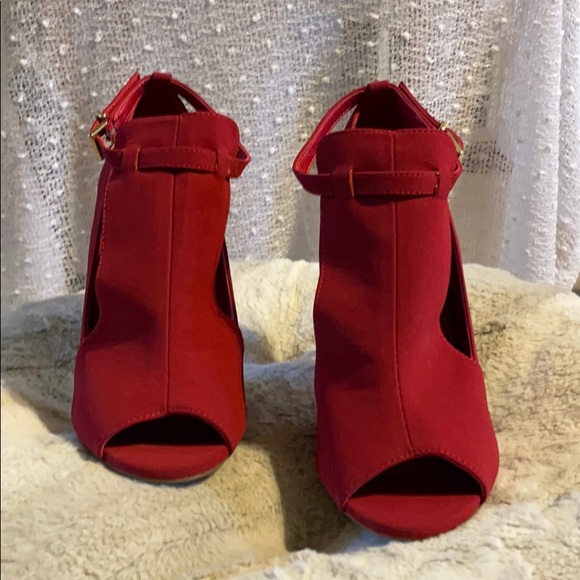 Red heels - Picture 4 of 6